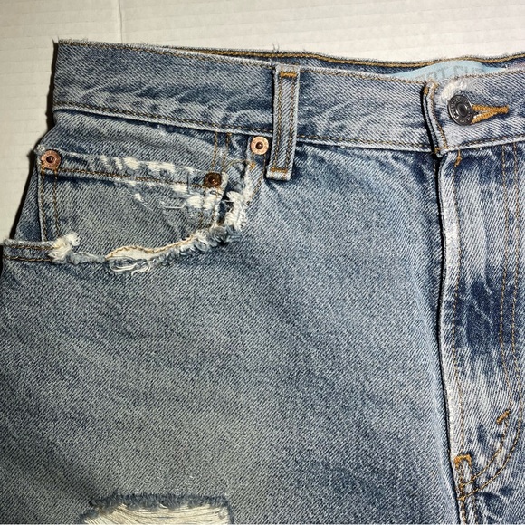 Women’s Levi’s Jean Cutoff Shorts Size 32 Waist 5in Inseam - Picture 7 of 13